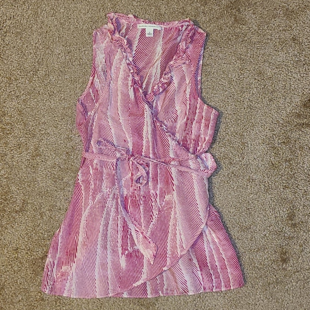 Banana Republic small lightweight wrap pink top